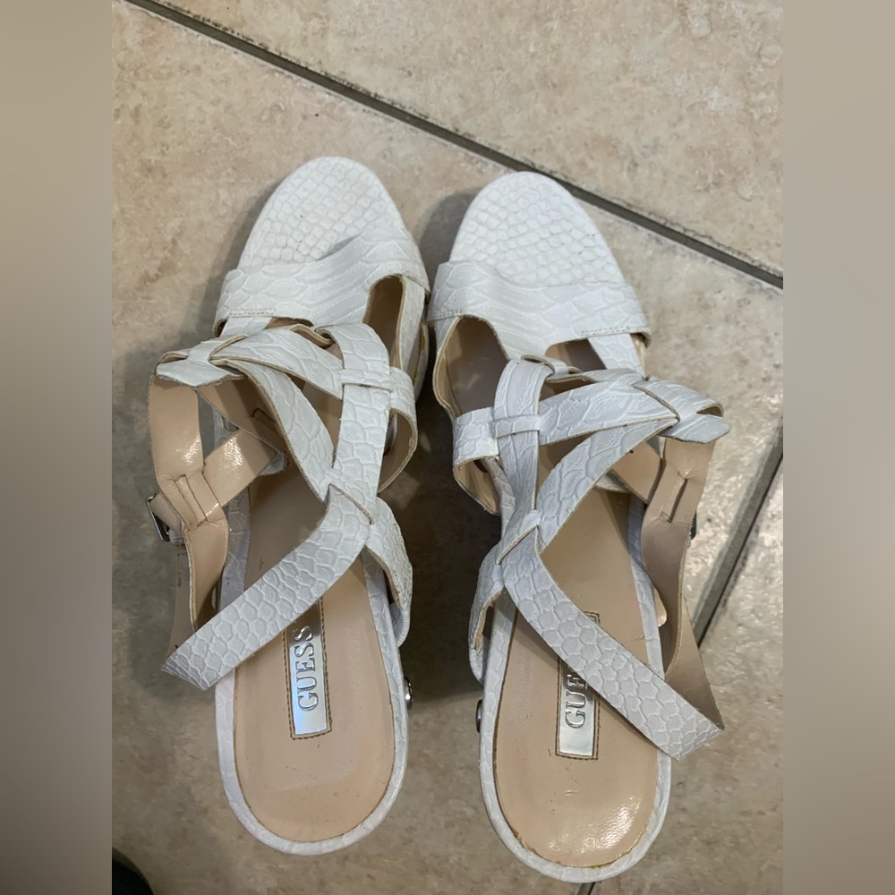 Guess white wedges
